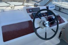 Steuerstand-Motoryacht-Comtesse